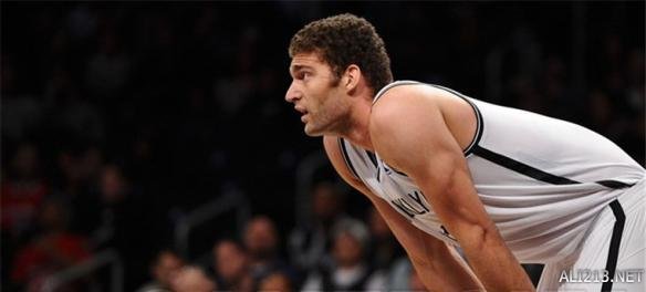 行为太过分了！勒布伦输球后愤怒摔拍，导致LED屏幕破裂，欧协开出重磅罚单